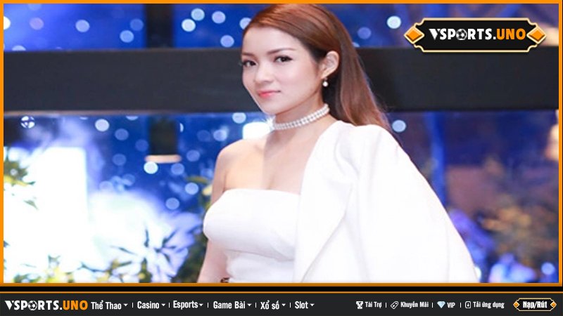 Chân dung hiện tại của Thủy Top với phong cách thanh lịch và trưởng thành