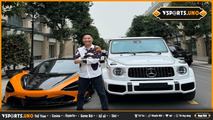 Huấn Hoa Hồng tạo dáng cùng siêu xe McLaren và Mercedes G-Class tại khu đô thị sang trọng.
